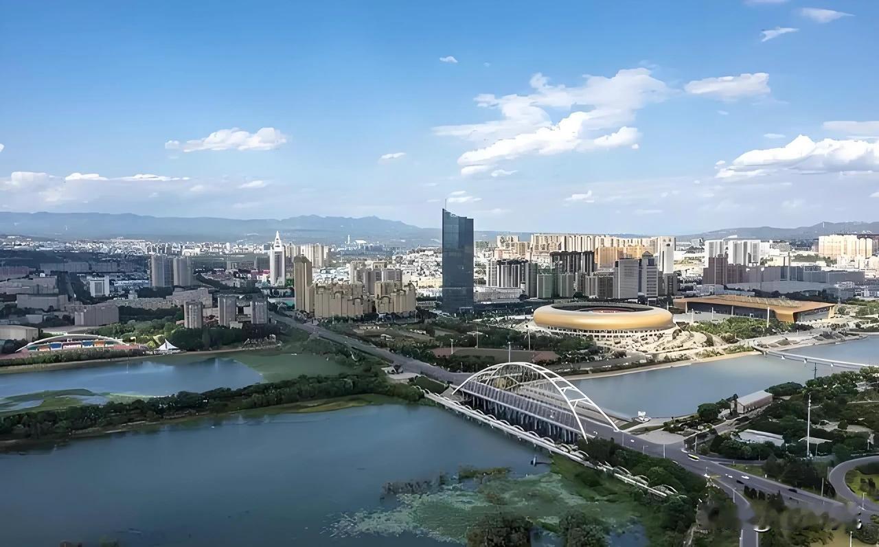 昨晚出来小聚吃烧烤，邀请了我们一个“重量级别的同学”，人家现在市政府什么秘书，反