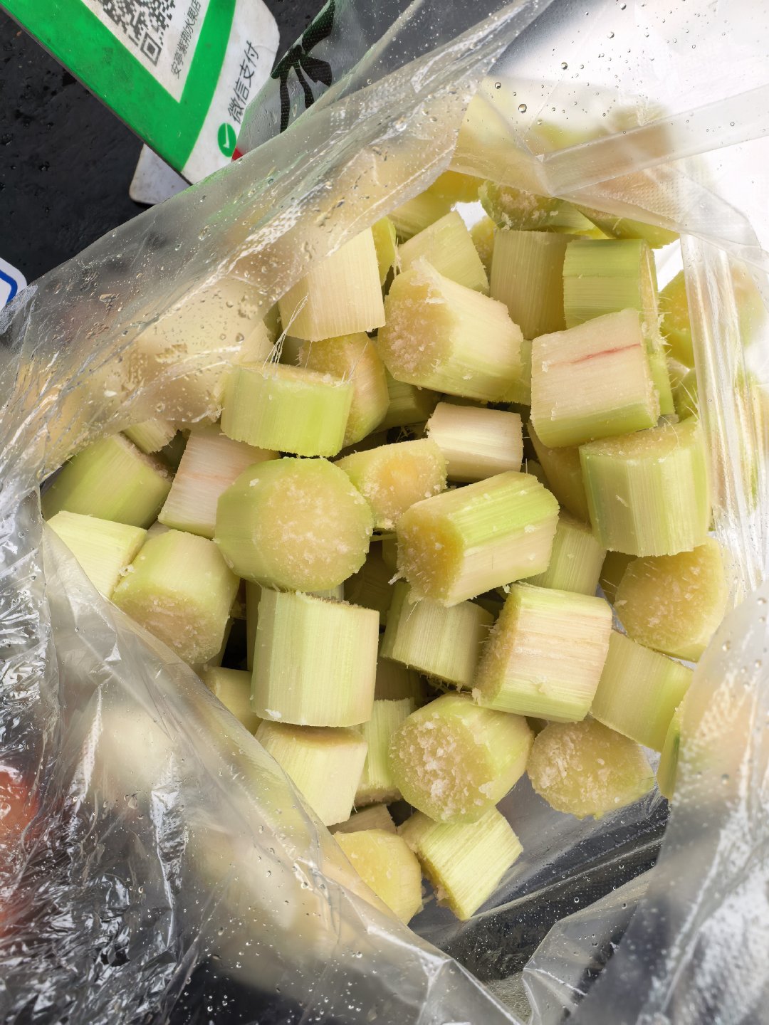 喜欢吃这个青皮的，温州附近还有个甘蔗更好吃，但是上海没得卖 