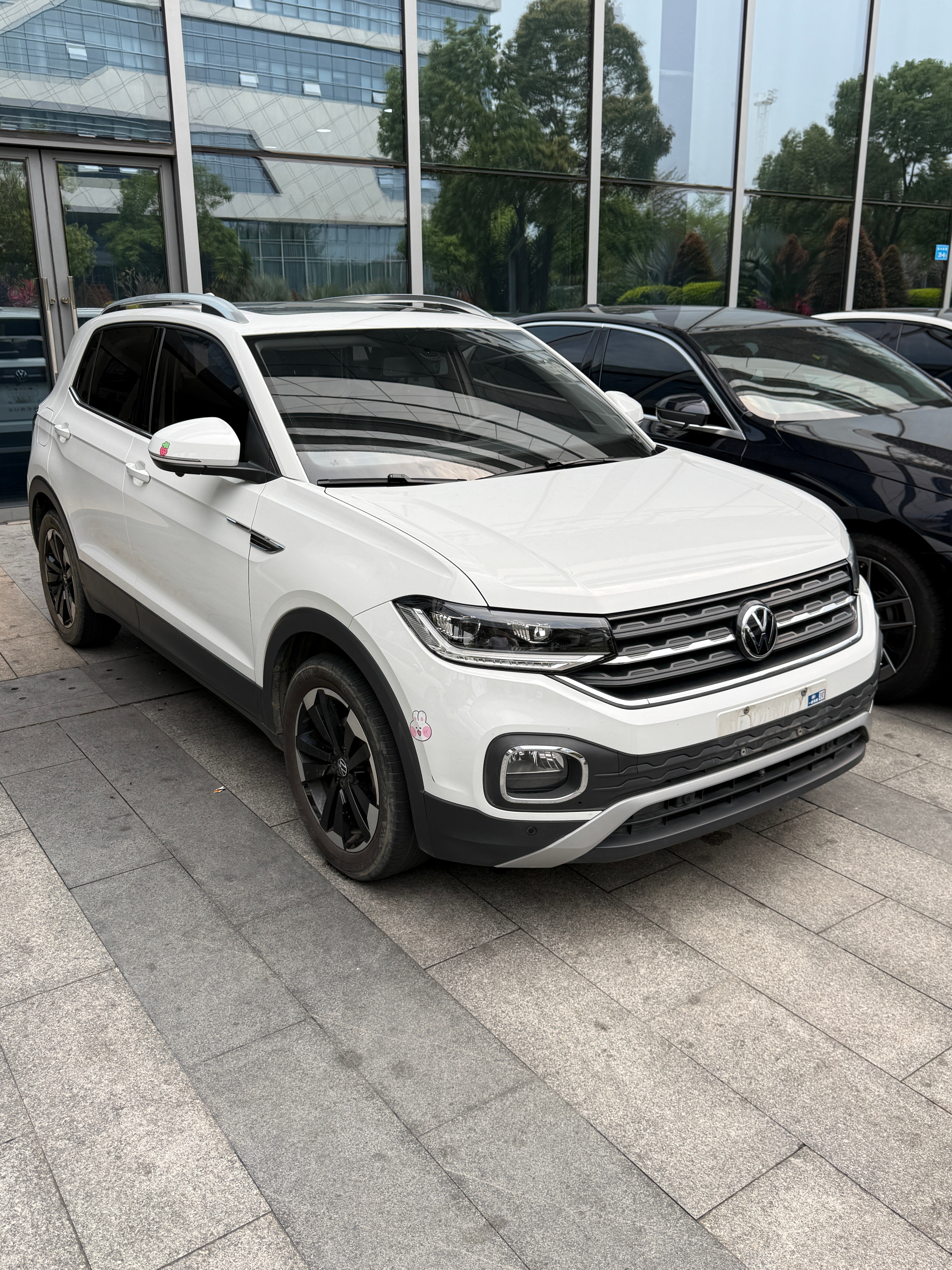 也算是合作起了国际贸易了21年大众探影将被弄出口去了这两年的二手车出口还是很热门