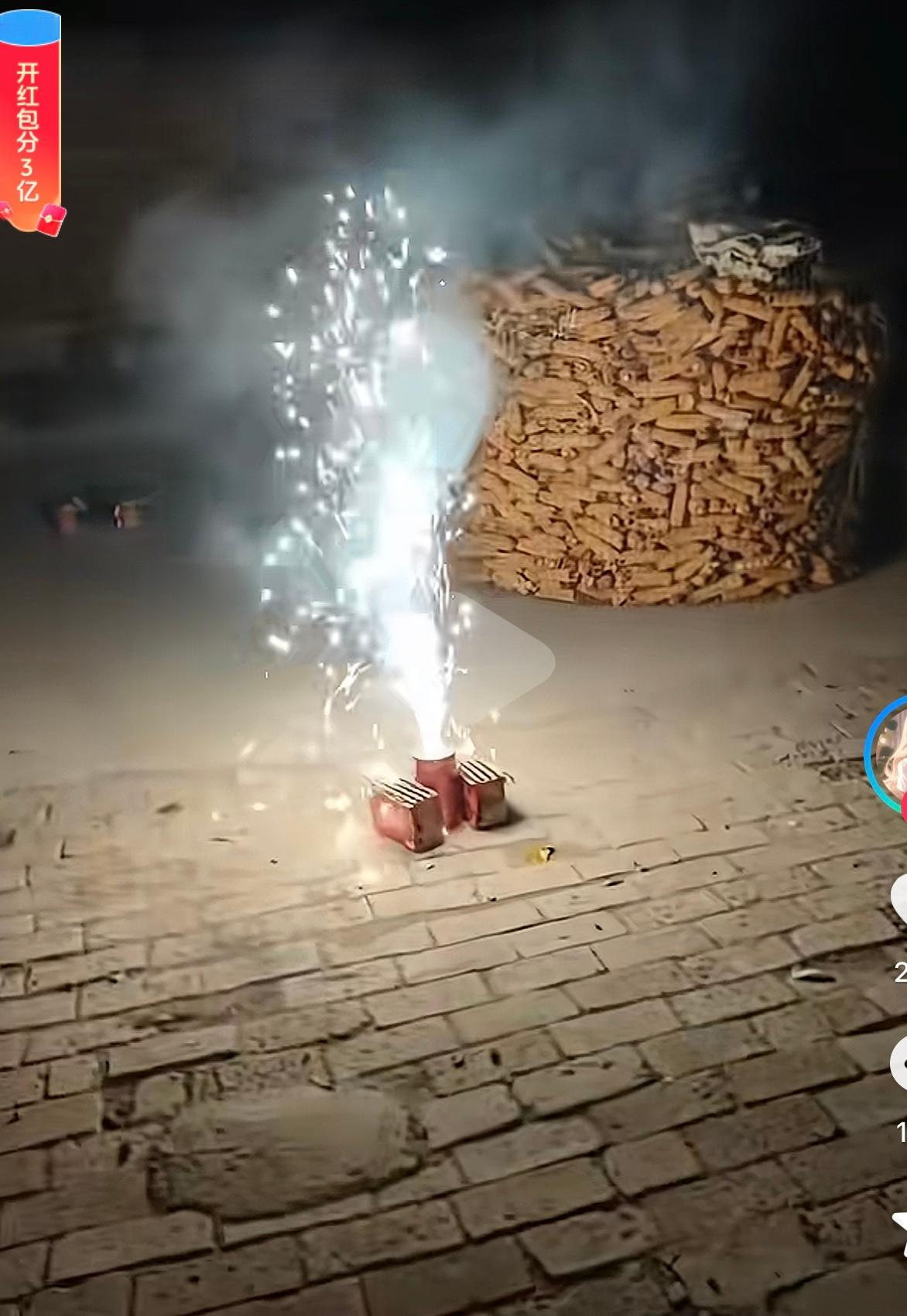 有种感觉，今年过年因放烟花导致的大大小小事故格外多，至少从媒体报道来看是这样。刚
