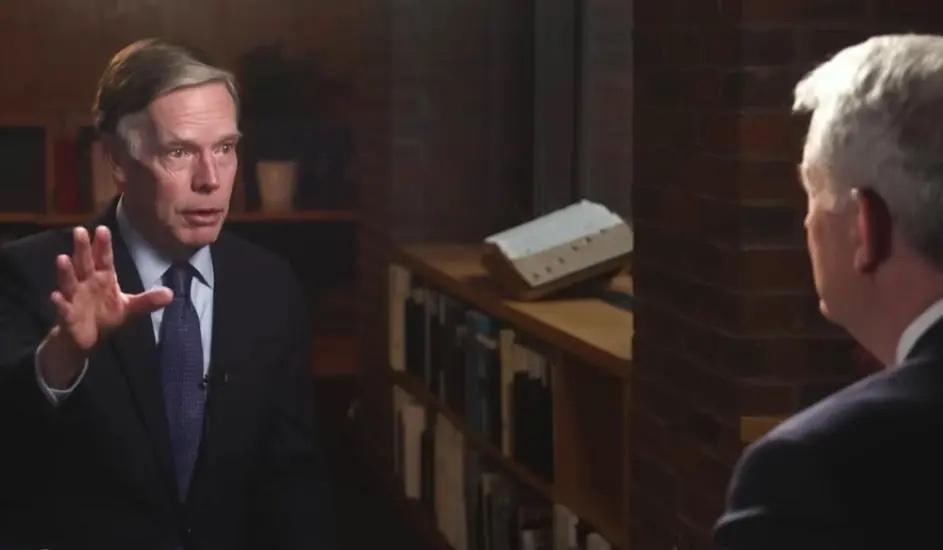 近日，美国驻华大使的伯恩斯对媒体叫嚣称，美国决不能让中国超越。未来美国面临的最大