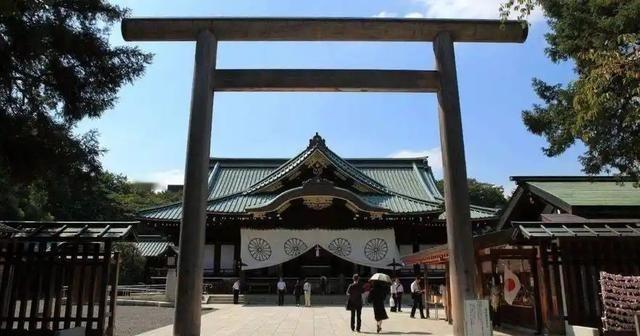 我们的官方叫了几十年的靖国神社，从8月17号开始变了，不再叫“靖国神社”了，而叫