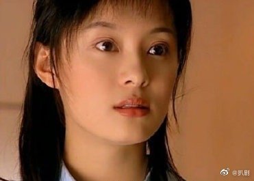 孙俪下颌线早期孙俪就是标准初恋脸小白花，干净到发光✨19岁《玉观音》安心，长发清
