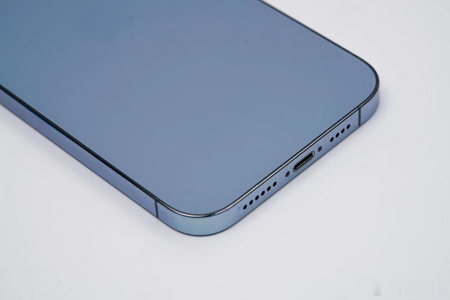 iPhone 13 Pro远峰蓝色应该迄今为止专业iPhone机型最出众的颜色了