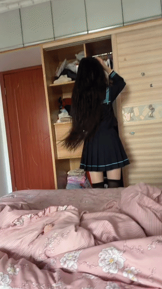 妈妈吐槽宝贝女儿穿衣打扮过于另类。
让她实在有点接受不了？
而女儿却认为妈妈的思