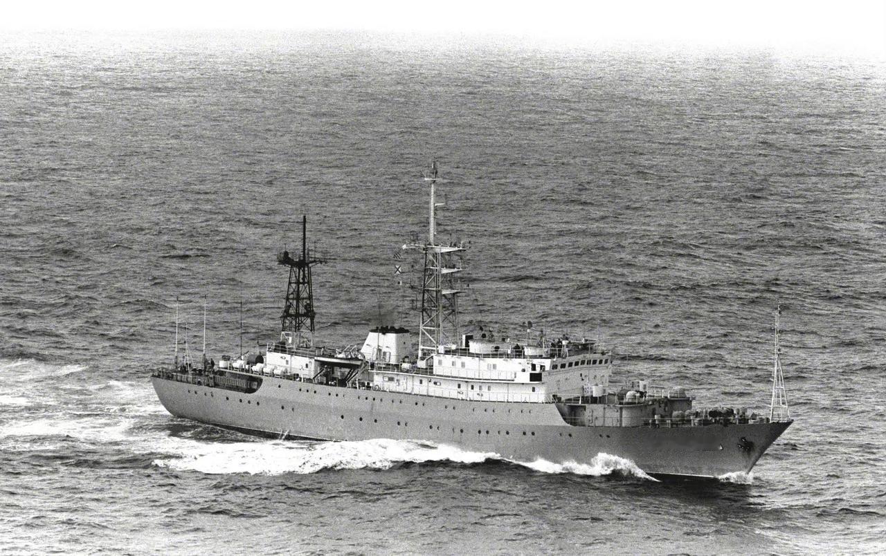 【图说历史】“太刚了！”1989年12月，前苏联维什尼亚级侦察船“塔夫里亚”号正