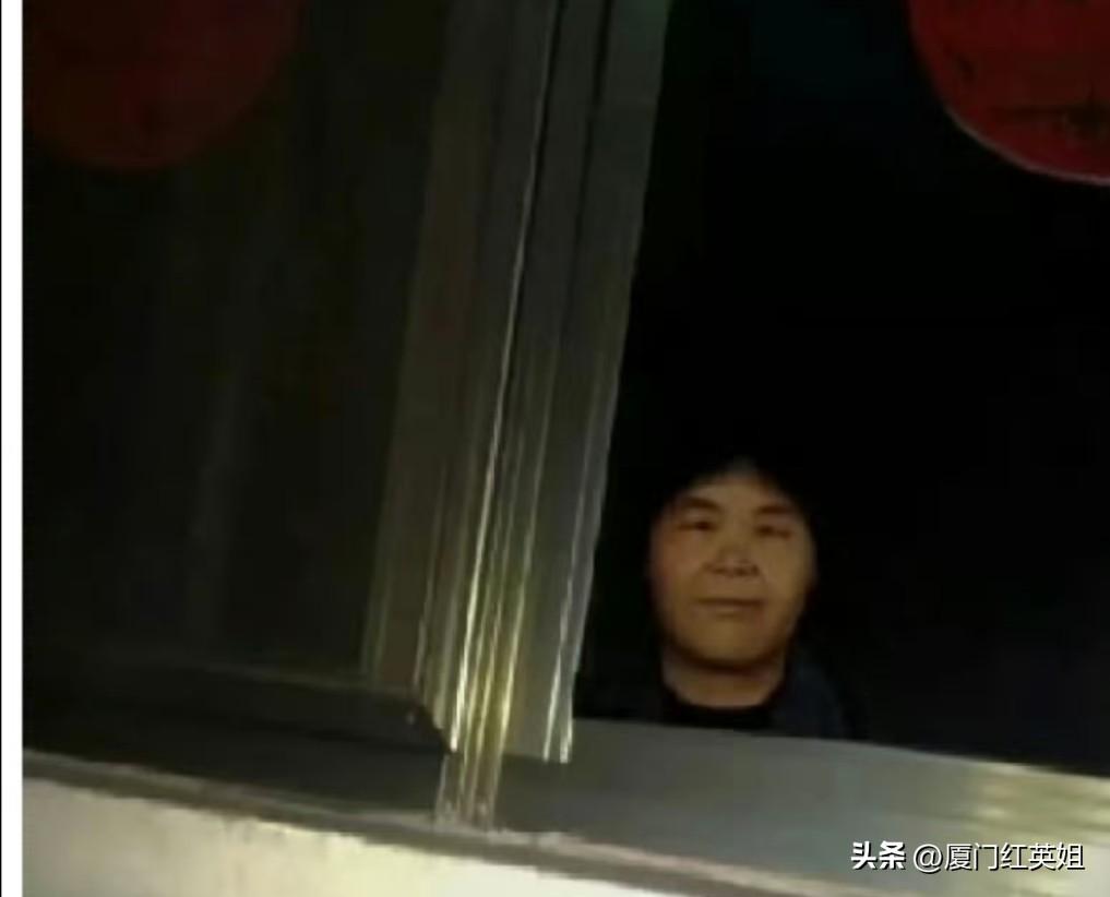 不得不说
这个梅姨的影响力
哪怕是抓起来了
看到她的这个图
心里还是不寒而栗
大