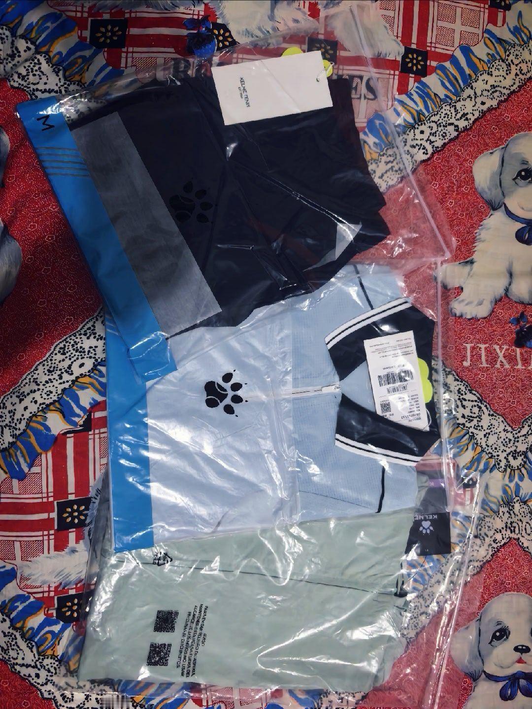 体育大赏 收到离开的网球新品服装，现在在国内各大专卖店也能挑选到卡尔美的网球服了