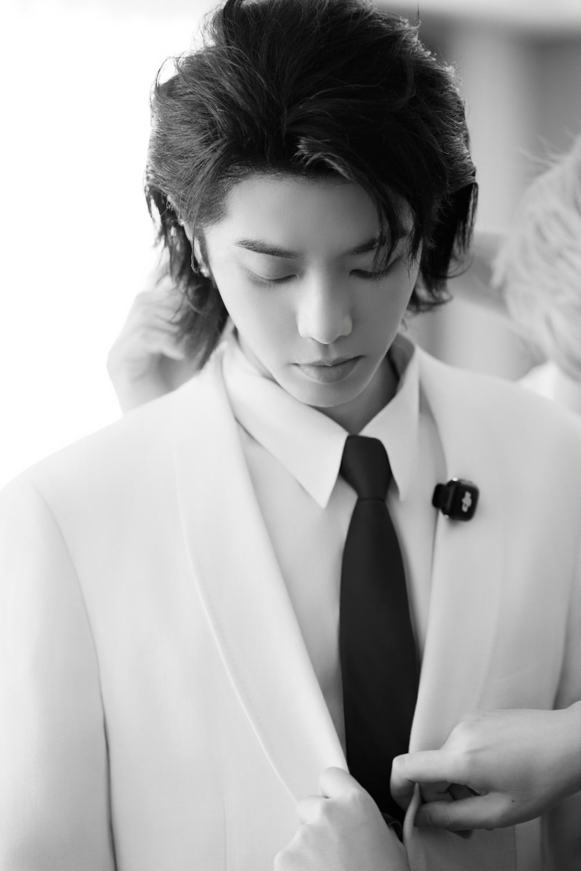 华晨宇活动现场图，人怎么能帅成这样！依旧稳定发挥