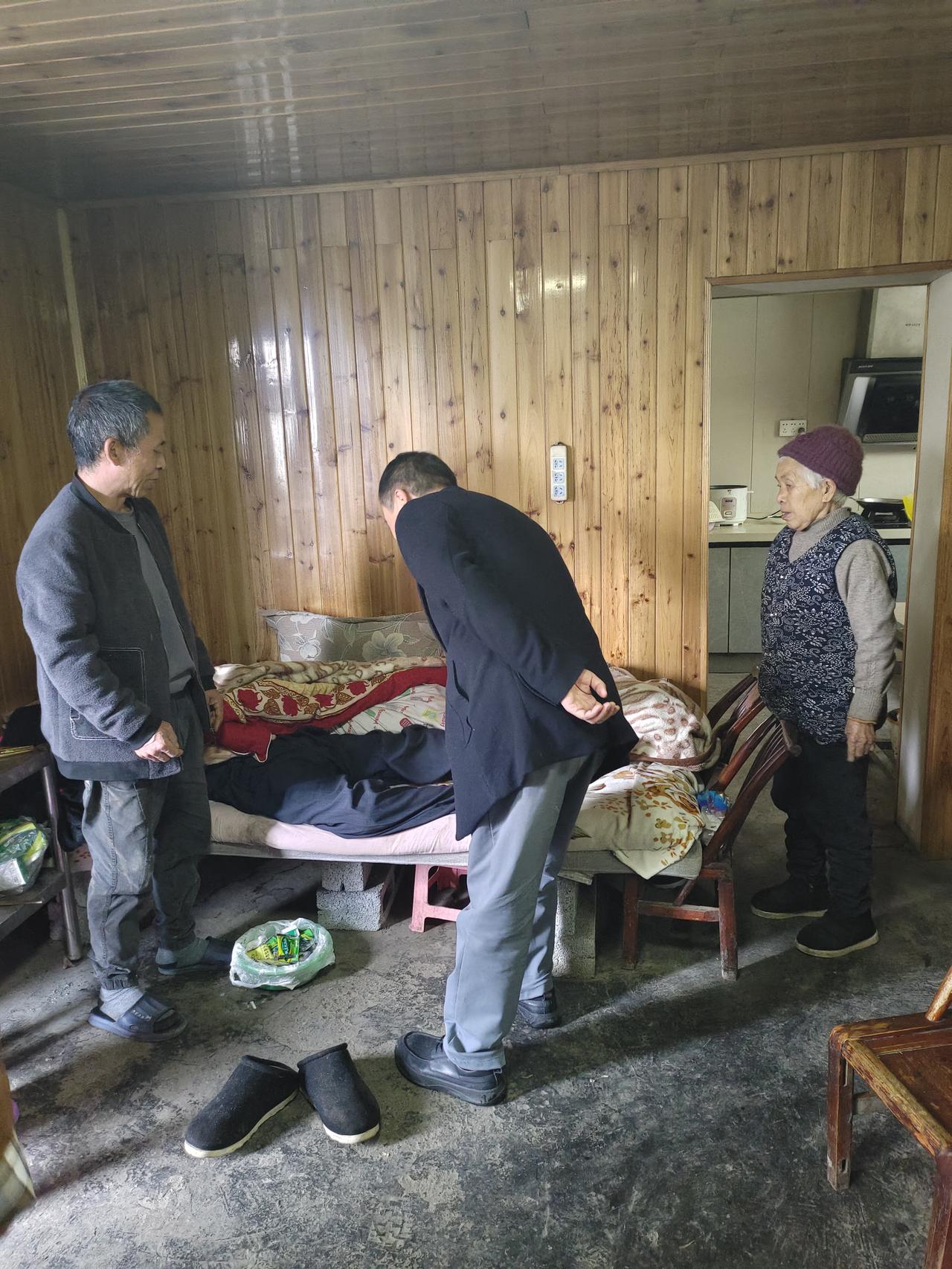 一个家庭，父母的影响重要吗一个家庭。父母的影响重要吗？一个瘫痪。一个年老，我们都