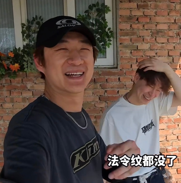 李昕季晔 我求你了 咱保养保养吧！！！！有阅历不代表阅历过于丰富啊 涂点防晒大宝