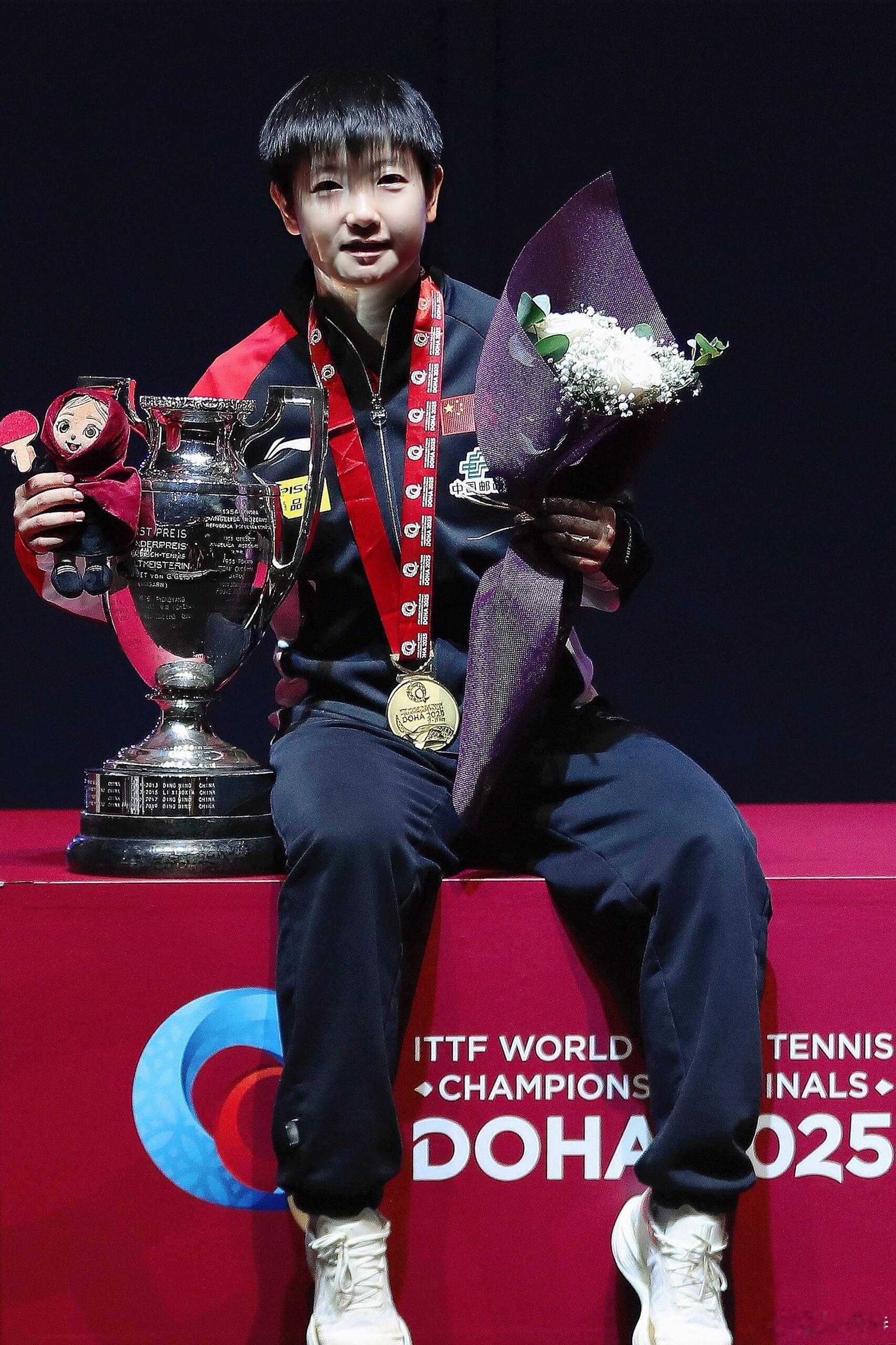 孙颖莎2026鲨骑马新形象 球拍起落间尽是热血锋芒！孙颖莎的赛场高光时刻永远振奋