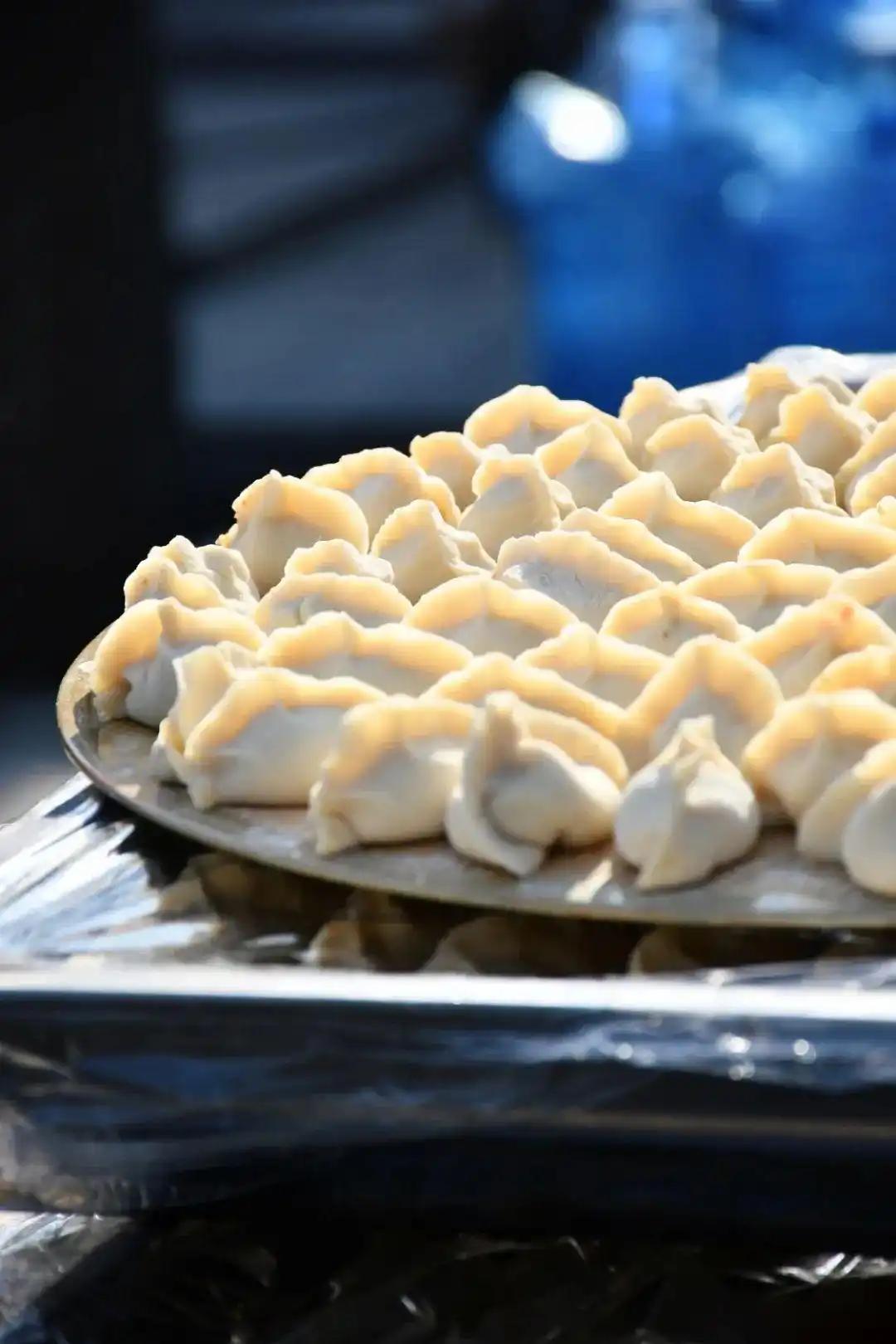 冬至团圆叙亲情
昨天冬至，人们为了挂冬，纷纷赶回家中。“冬至大如年、人间小团圆”