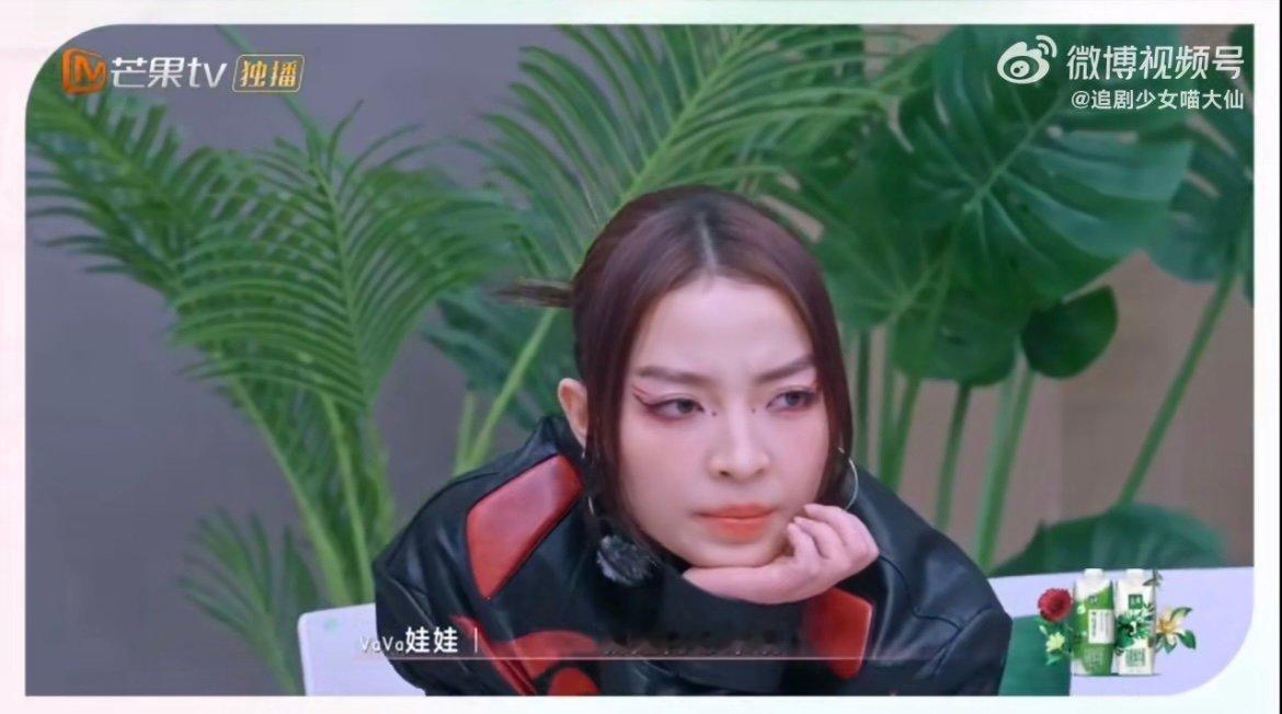 侯佩岑三顾茅庐侯佩岑三次争取vava 侯佩岑的抢人方式也太可爱了！三次眼神锁定v