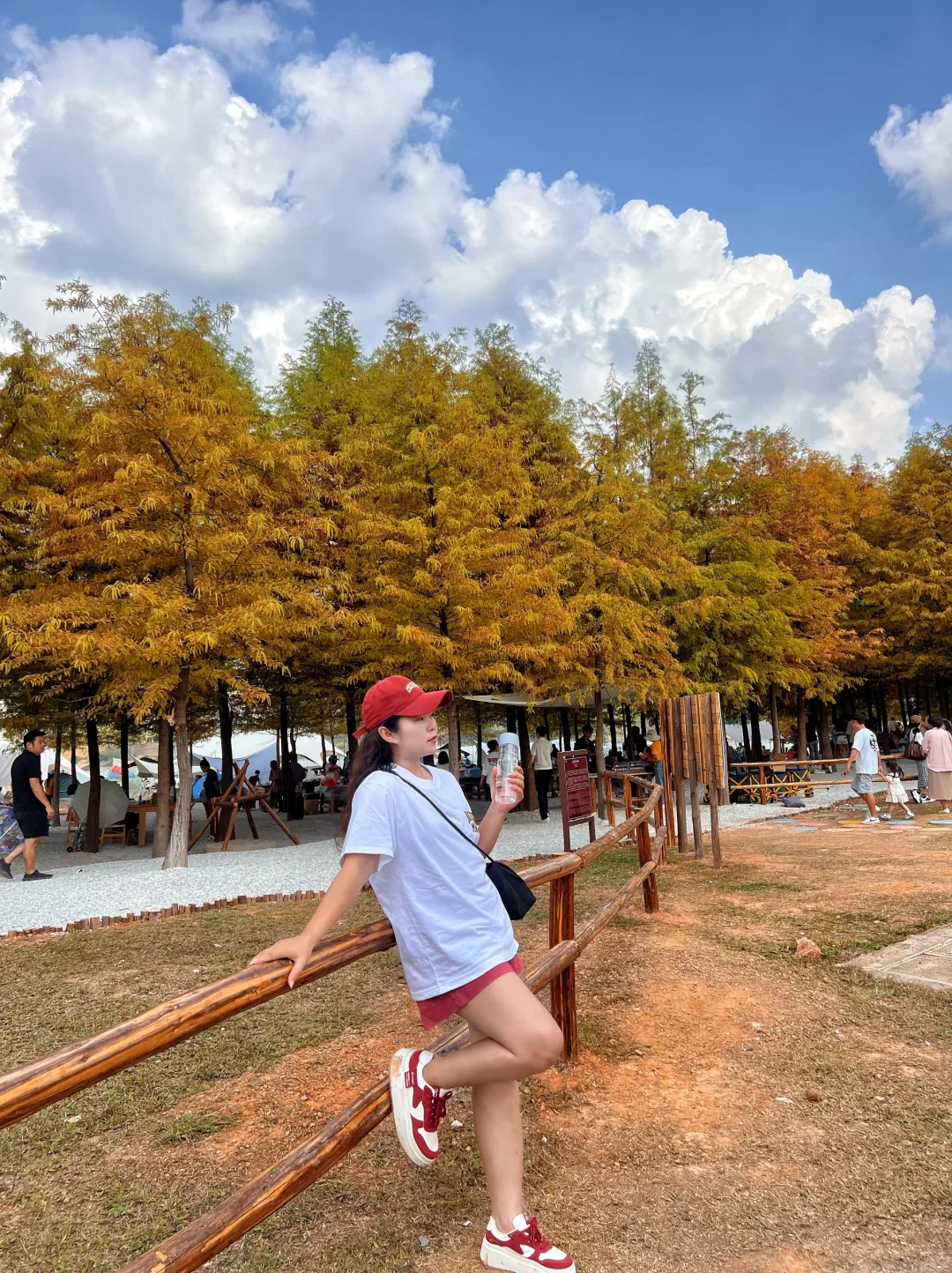 我在广西的秋天穿短裤短袖～巴适得很