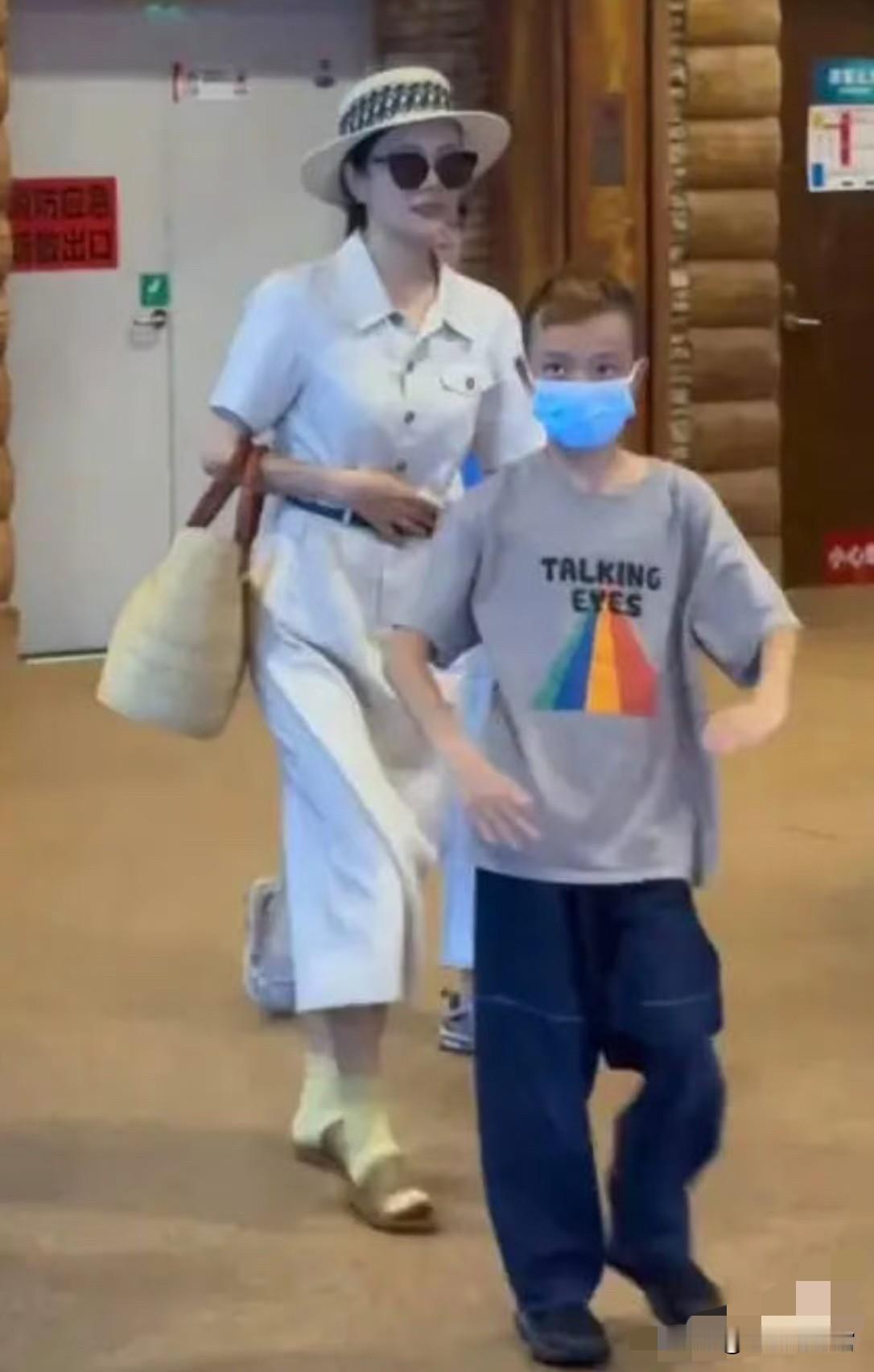 其实对待生活与家庭相处，本心顺遂才是最重要的。最近看芒果台前主持人杨乐乐的故事中