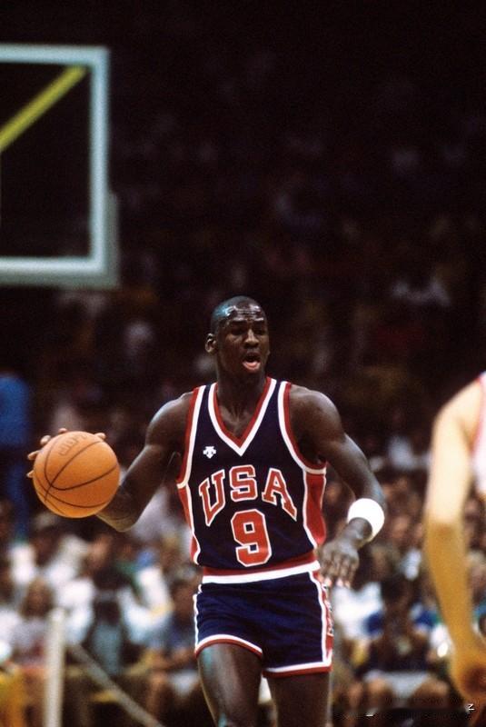 在篮球史上,谁是历史第一人? 在篮球史上谁是历史第一人，詹姆斯和乔丹是两大热门。