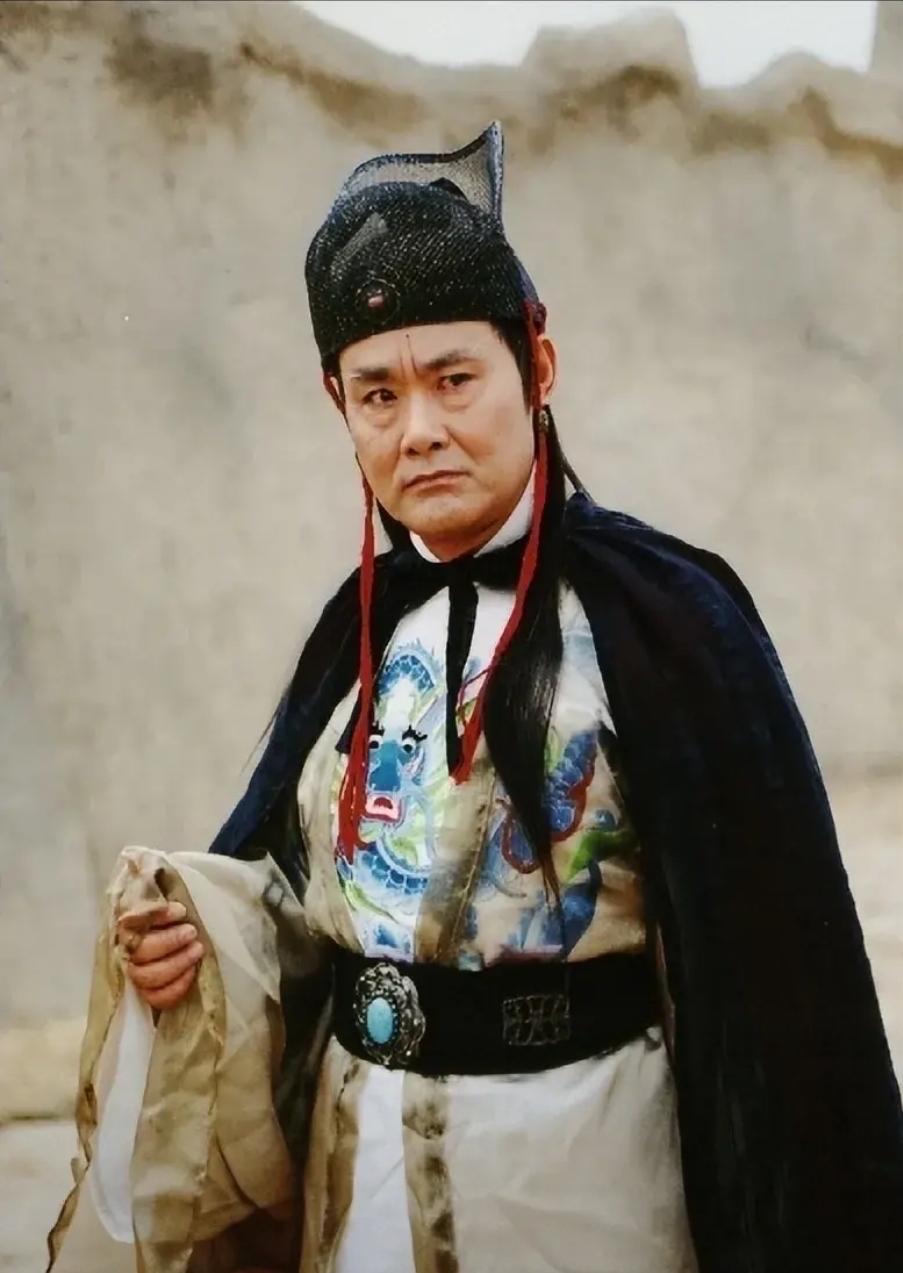 明朝最传奇的农民：被太监打，送儿当太监；被进士打，逼儿中进士

明朝有个农民叫陈