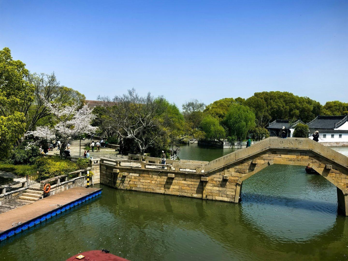 最近这两年，很多资产价格都在调整，大家关注力都被房价吸引住了，但还有一个市场，前