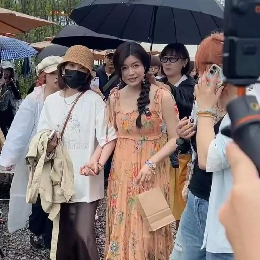 陈妍希儿子不回台湾读书，真不是回不去，是太不划算
 
小星星在北京一年学费33万