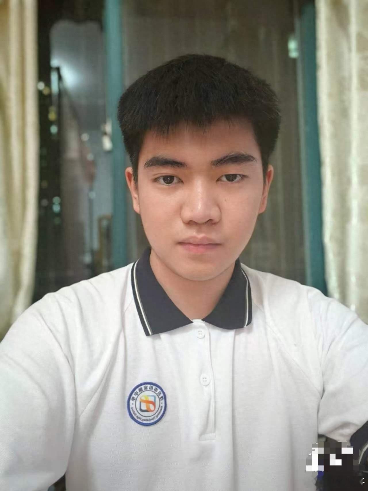 “读书就要报国！”广东茂名，一位男生查分后发现自己考了高分，而在班主任眼中，这是