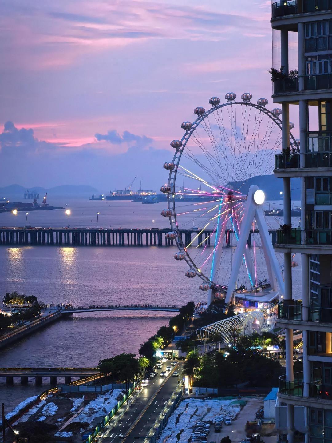 经济越发达的城市，女性在就业方面的优势就越明显，尤其是当女性单身没有家庭牵挂的时