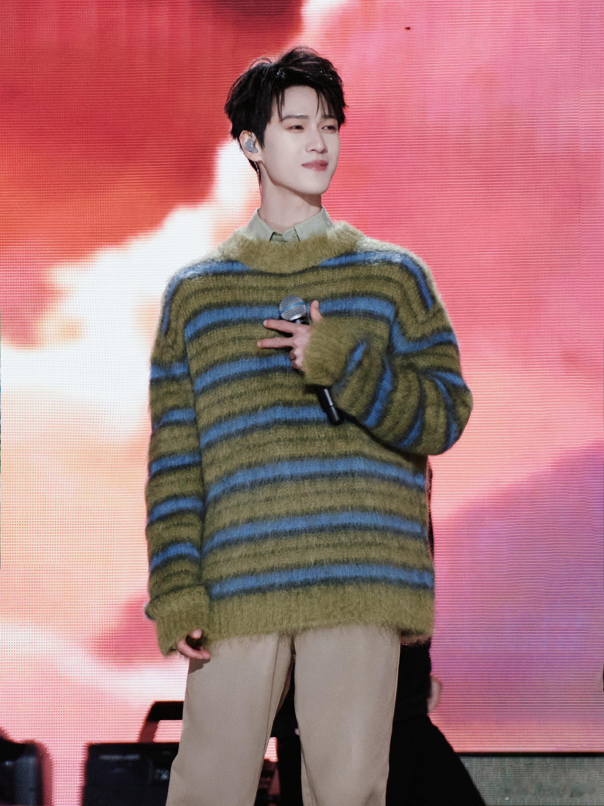 李昀锐台下有效训练台上有效表演这种舞台请多来点好吗？好的 