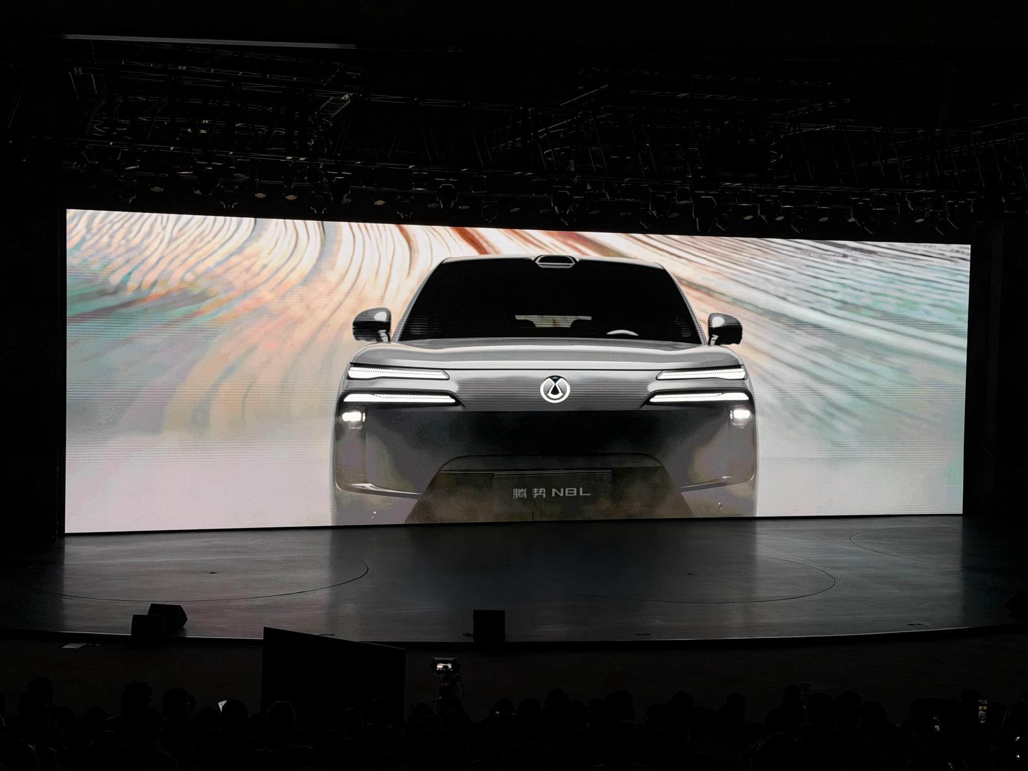 朋友们！选家庭大六座SUV真不用瞎琢磨了，腾势N8L闭眼冲就对了！29.98万起