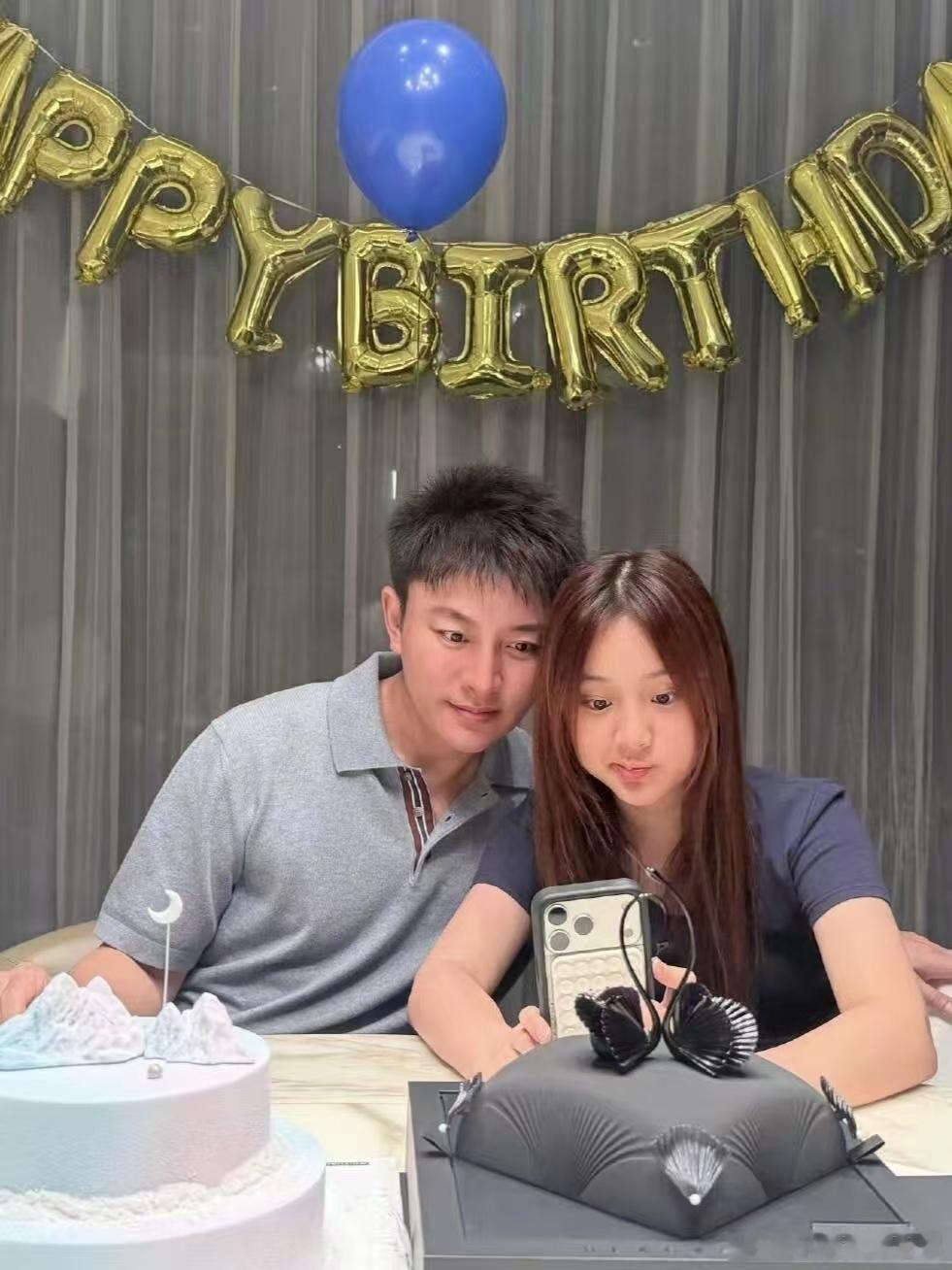 贾乃亮小腹纹身贾乃亮腹部的纹身成年人之间的舆论拉扯，最好不要波及孩子。网上这些低