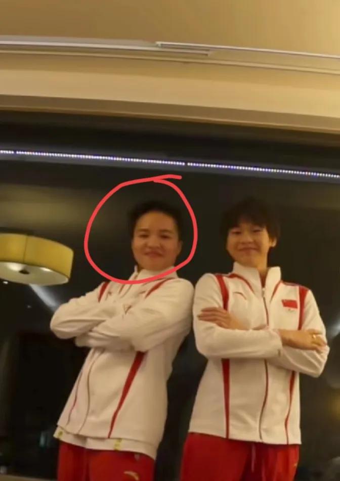 原来有这么多人都不知道全红婵旁边这位女孩儿到底是谁？她并不是一个小人物哦，看下她