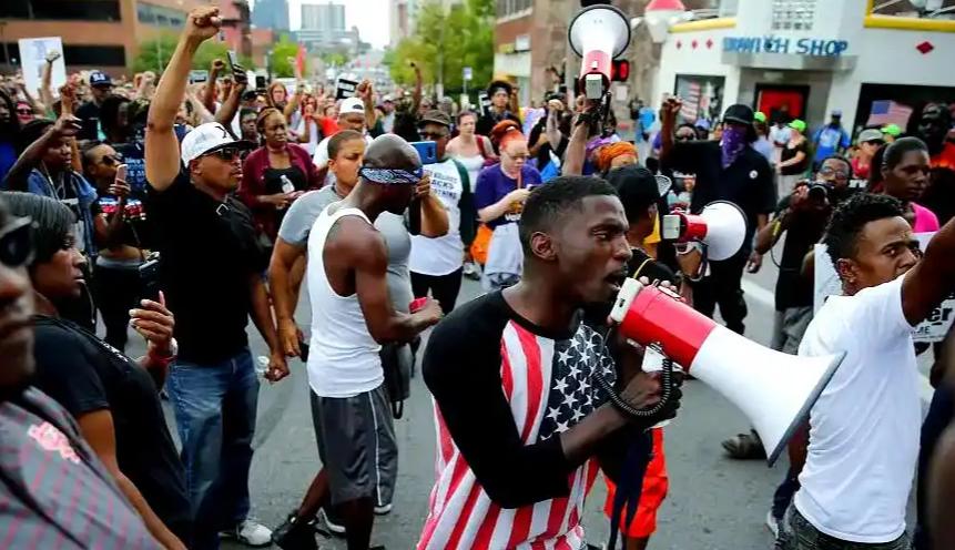 一个国家能蠢到什么程度？看看法国就知道了。现在法国的黑人人数接近800万，占总人