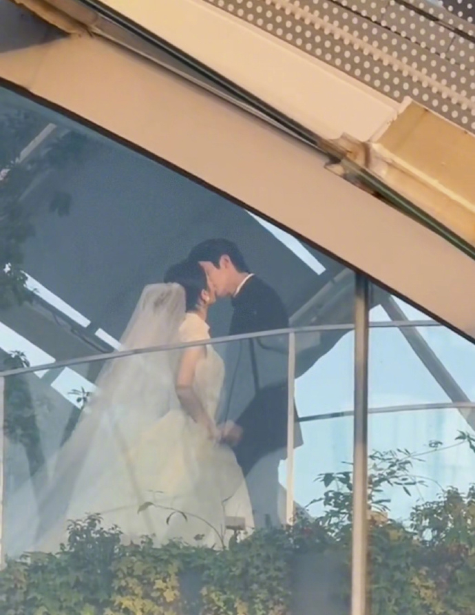 宋威龙赵今麦婚礼吻路透 ​​林屿森和聂曦光结婚啦！好幸福的婚礼吻，能不能明天就开