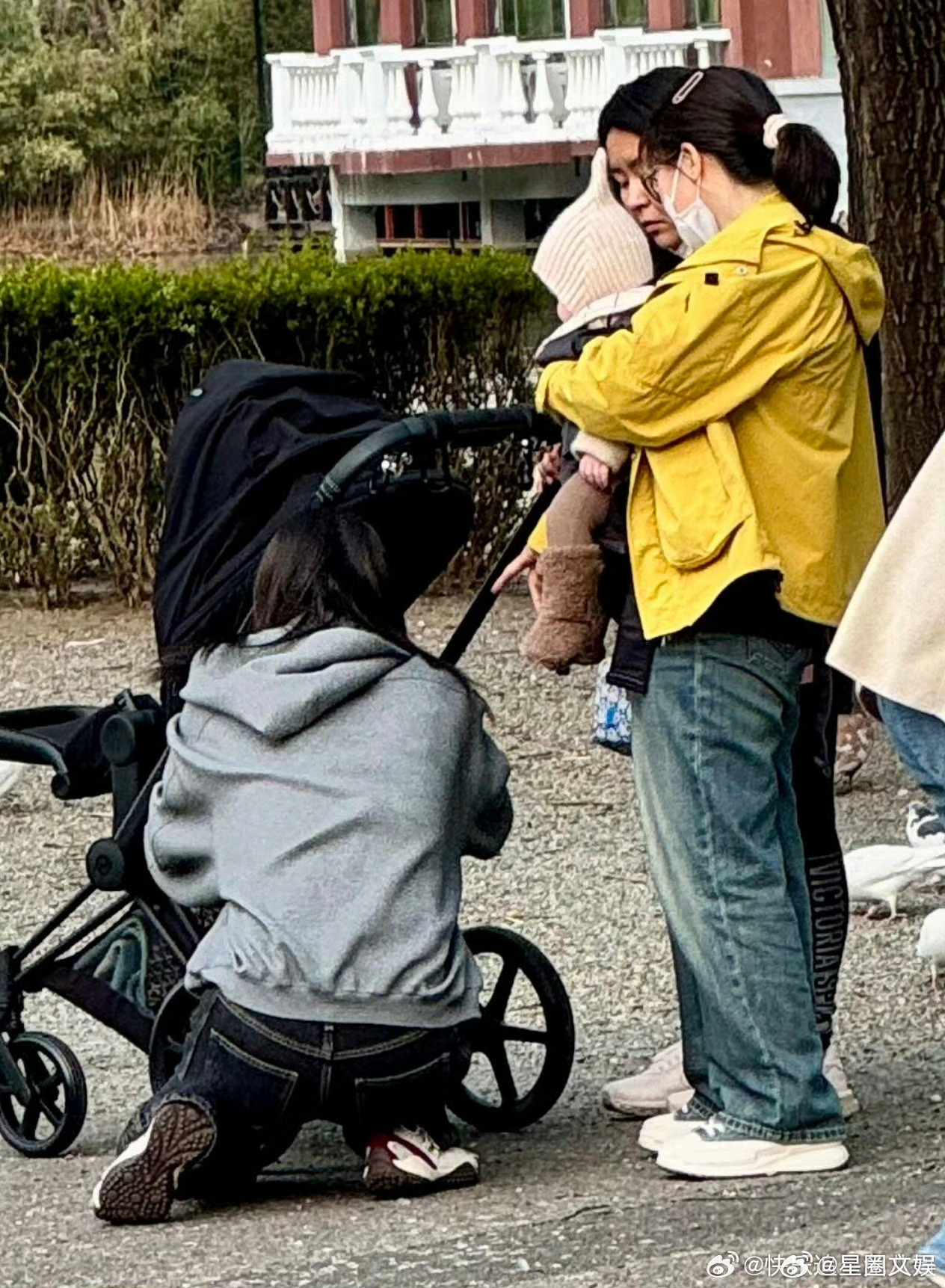 何穗带儿子逛公园陈伟霆何穗儿子近照 何穗带儿子逛公园，近照终于看到了 