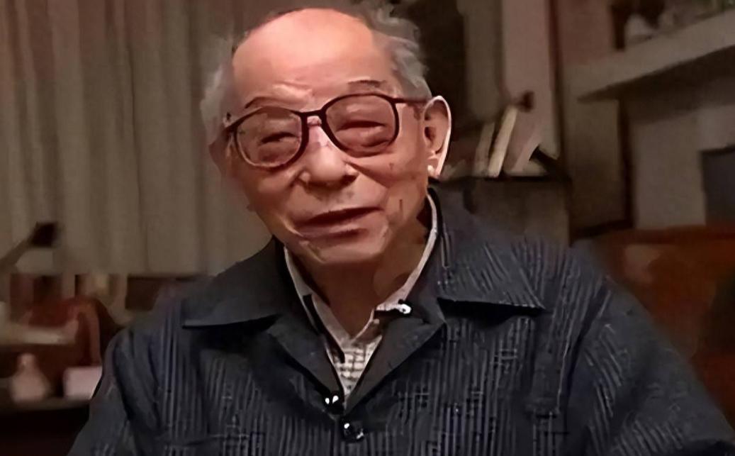 张学良被软禁几十年，日子却过得极度滋润。看守特务邱秀虎回忆：张学良每晚睡前，副官