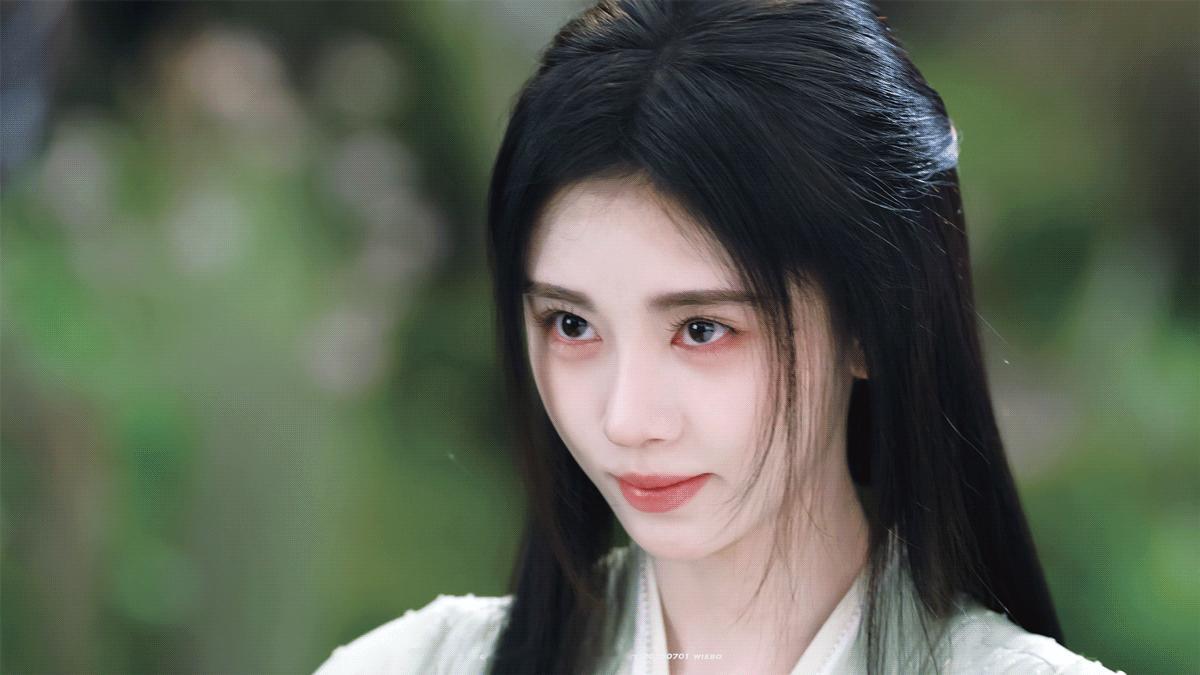 鞠婧祎苏绿夏 jjy鞠婧祎万花世界 “枫叶被风拂起又掉落，入眼的是眉眼带笑的你，