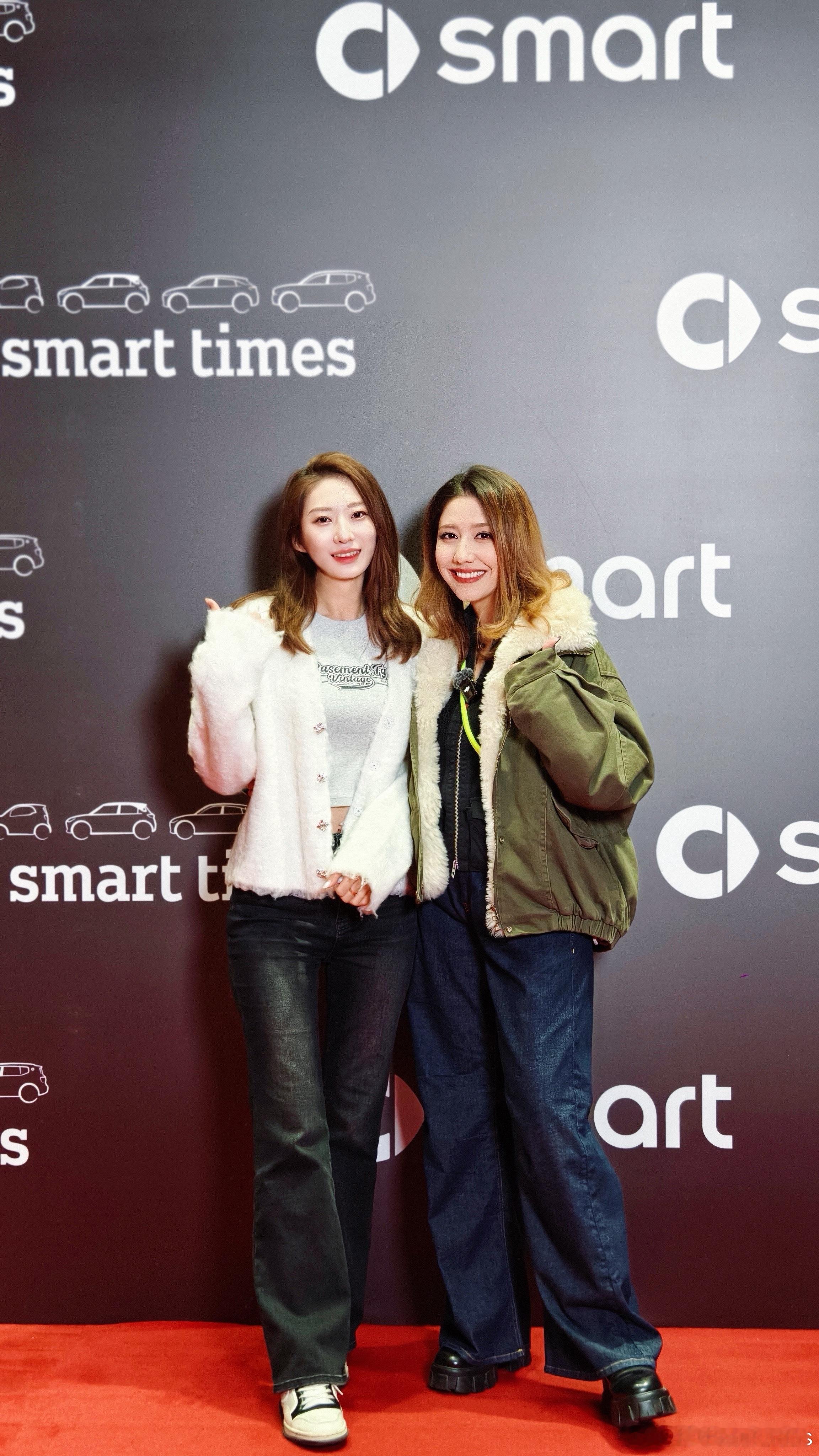在smart的邀请下也算走了次红毯但实在没来得及繁杂的妆造不过smart说了，天