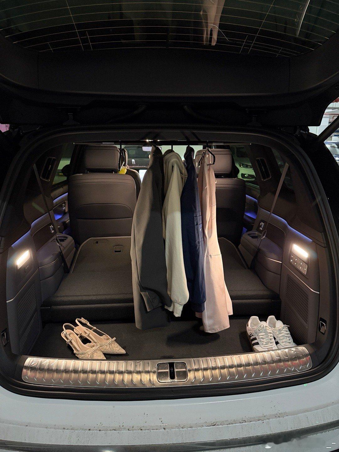 我的移动衣帽间搭好了我一根手指头就装好了，简单的连1一样移动衣帽间到底是哪个天才