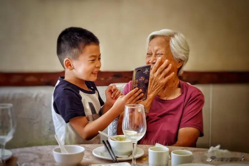 妈妈的妈妈你们的地方叫什么北京人管妈妈的妈妈就叫姥姥。可是“姥姥”这个词有时候也