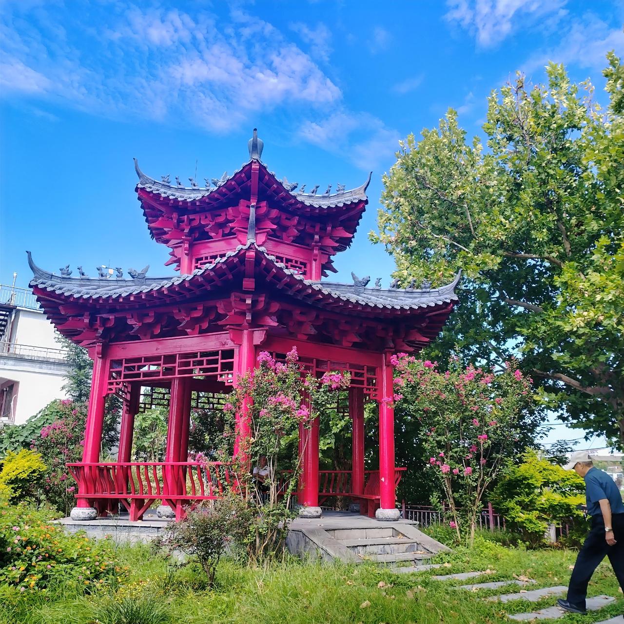 昨天上午去沈丘大闸公园游玩，看到立秋后的公园美景，拿起手机随手拍了几张照片，记录