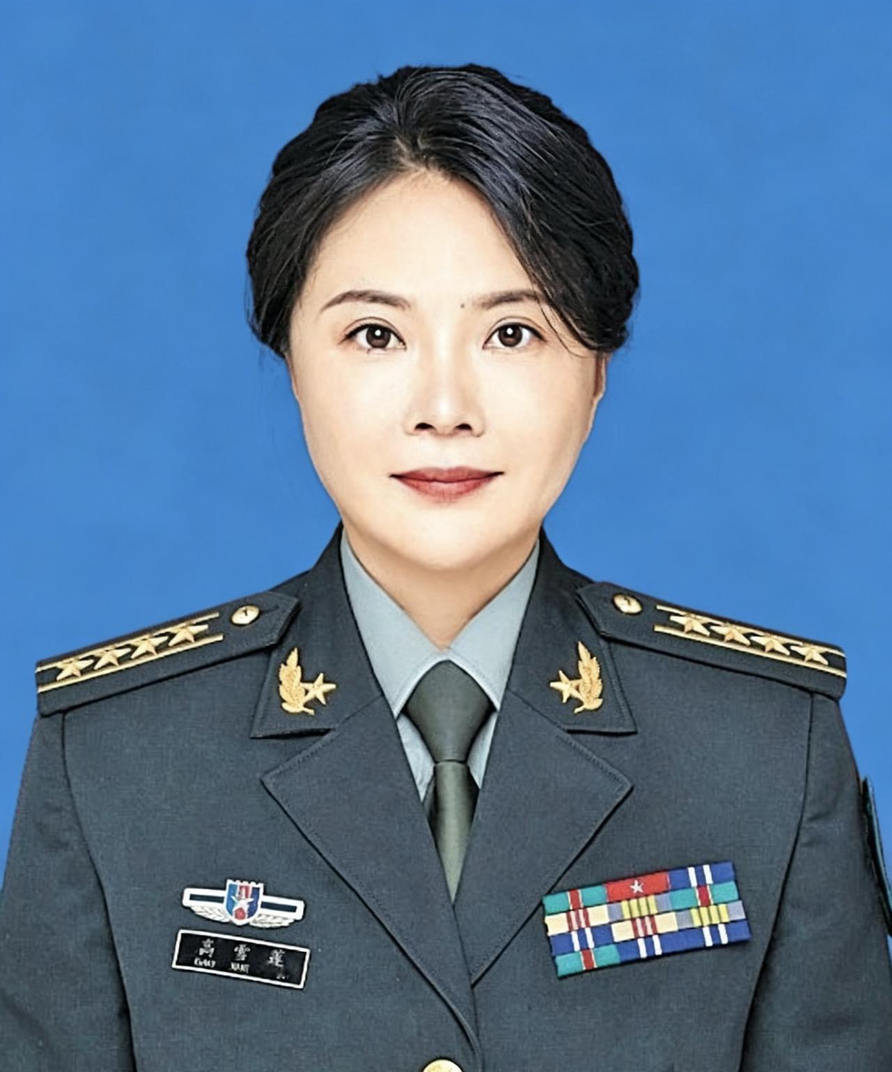 高雪莲，女，汉族，1976年10月出生，1996年7月入伍，1997年11月入党