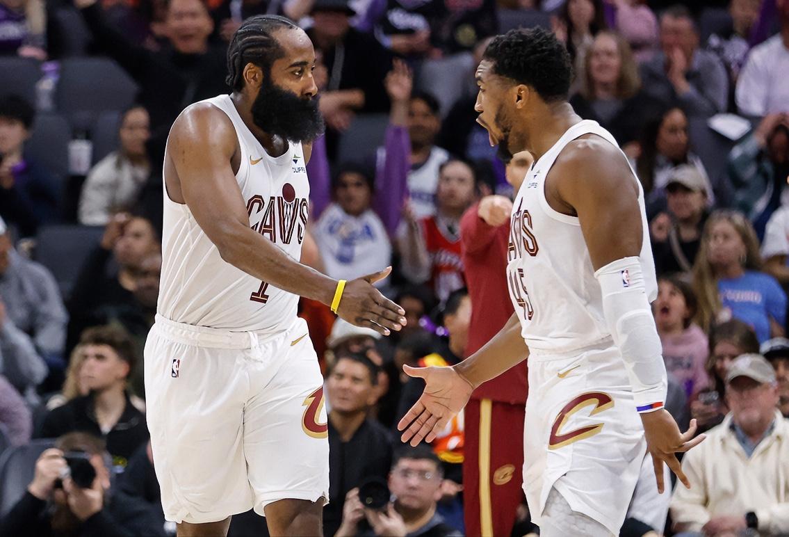 米切尔：登哥，ESPN预测我们对阵雄鹿胜率高达76.6%，加上字母哥不打，妥妥了