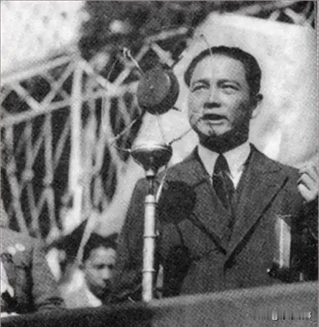 1945年，一个汉奸带着10多亿法币、数百根金条和一批武器，直接投奔了新四军。陈
