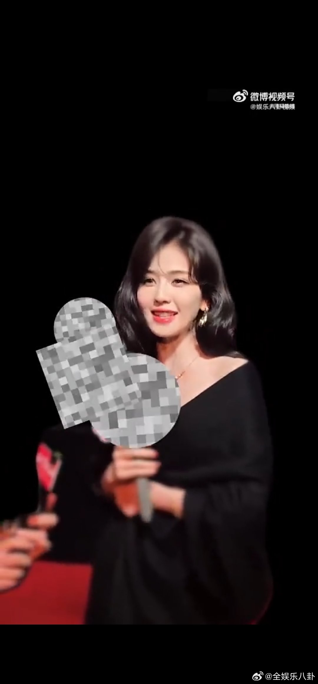 白鹿说今年在电视机前陪大家过年 白鹿说在电视机前陪大家过年也太暖心了吧！隔着屏幕