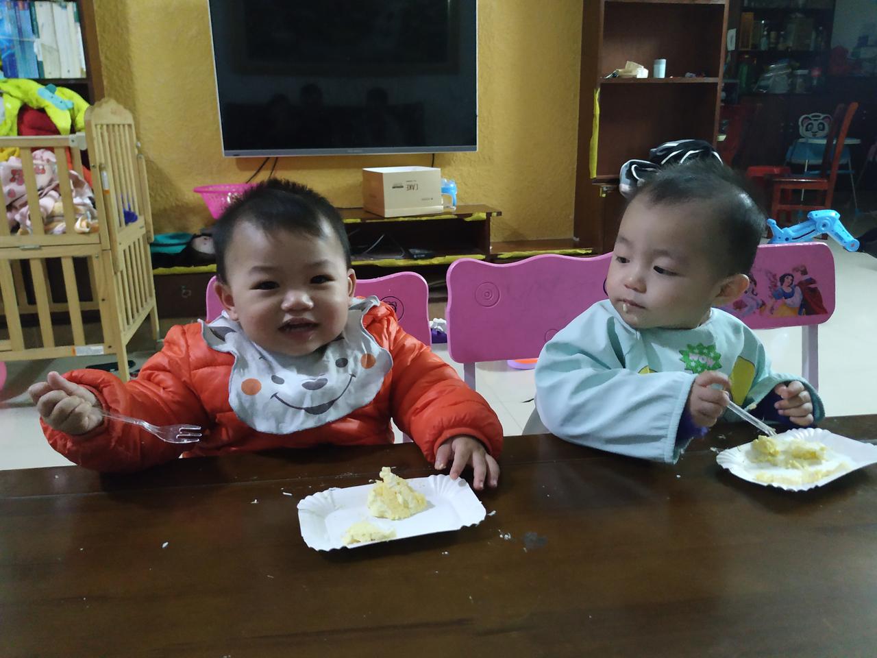 此上联发布二天了，收到很多雅士的珍贵墨宝。在此，一并致谢！同时，也收到不少条友们