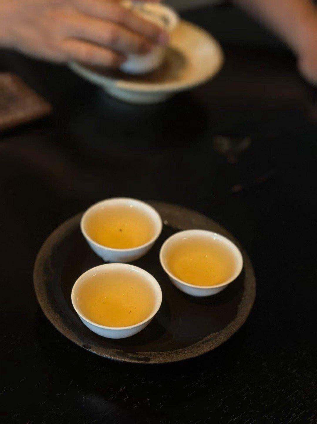 不必总逼自己活成无坚不摧的模样允许情绪有褶皱允许脚步有停顿允许很多事暂时没有答案