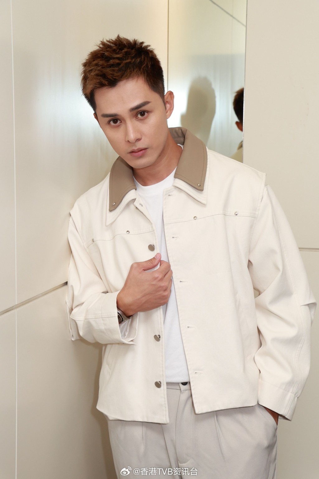 星岛：何广沛两剧齐爆成男配角大热︰观众记得、前辈赞赏就OK｜名人杂志何广沛在《新