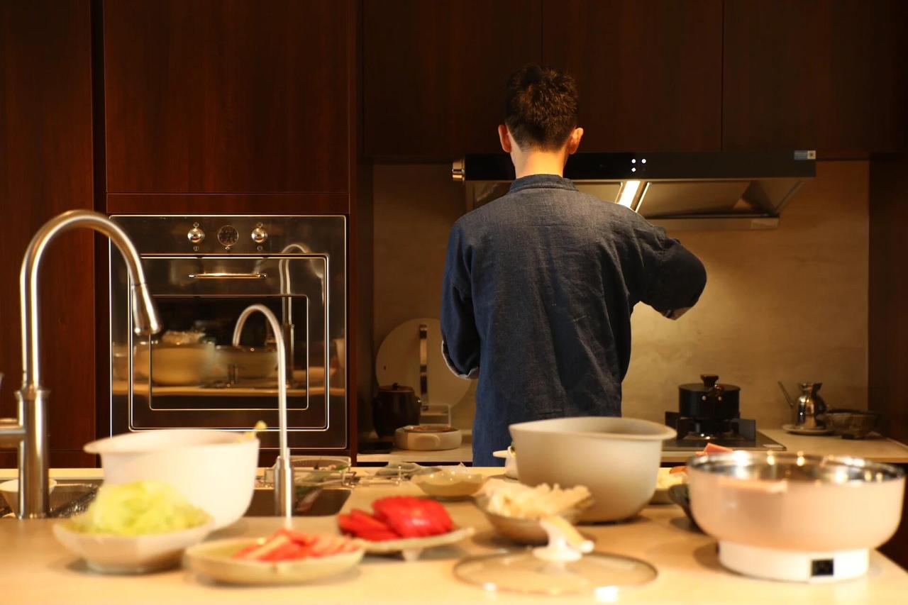不到100㎡的家，也能住出高级感，成都一位男子晒出自己家，装修大约花费40万元，