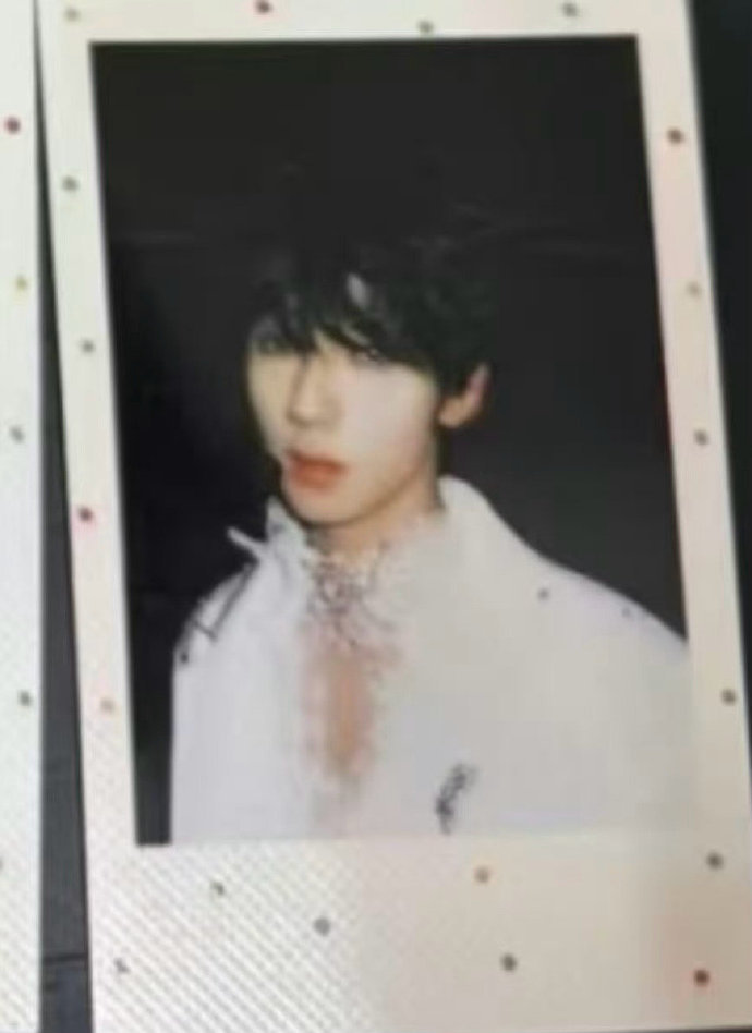 王橹杰卡背“祝你永远闪烁，永远明亮” 