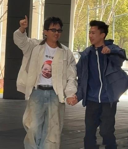 邓超说付航太能聊了付航快把邓超聊疯了哈哈哈哈哈 付航把邓超聊到精神恍惚，超哥吐槽