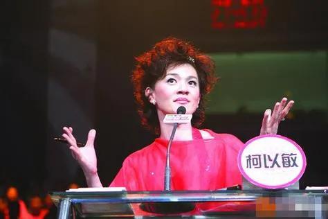 柯以敏应该有自知之明

歌手柯以敏举办个人演唱会，售票为个位数，确实尴尬。

这